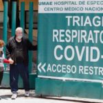 ▲ Un paciente del Centro Médico Nacional Siglo XXI es dado de alta.