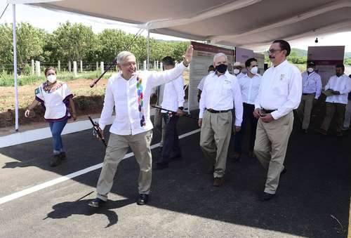 ▲ El Presidente supervisó obras en la autopista Barranca Larga-Ventanilla.