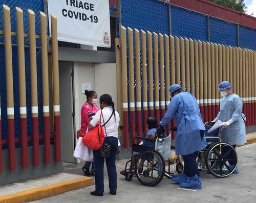▲ Ingreso de pacientes al Hospital General de México.