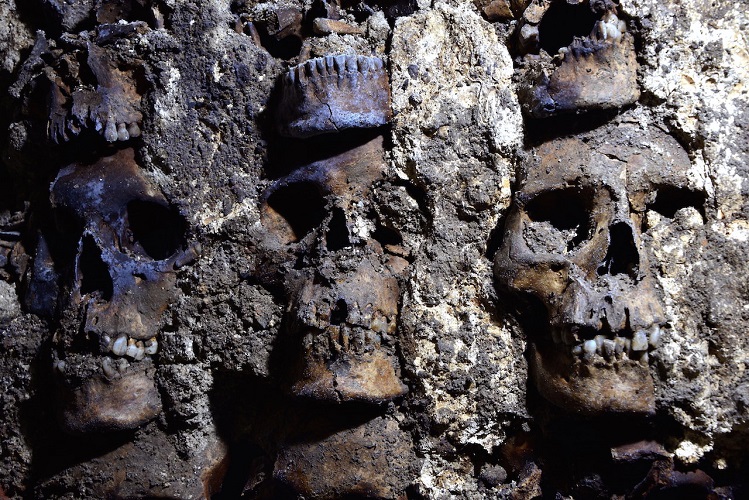 En Mesoamérica el sacrificio ritual se practicaba bajo la noción de que, a través de su ejercicio, se mantenía con vida a los dioses.Foto Melitón Tapia INAH