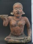 8. Figura antropomorfa elaborada en barro modelado, superficie pulida y con aplicaciones al pastillaje.
