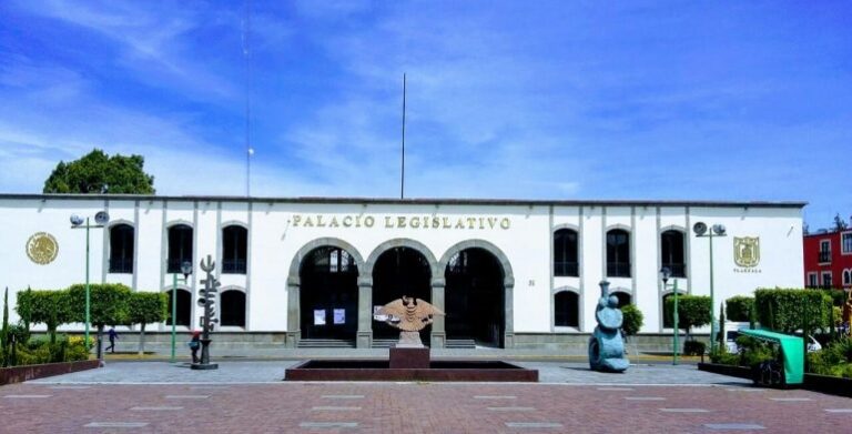 thumbnail_FACHADA-CONGRESO