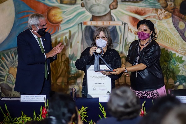 060921 Entrega Premio Carlos Fuentes 2020 Diamela Eltit (5)