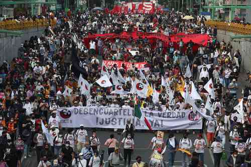 u Los manifestantes exigieron que se abran los archivos de la Sedena.