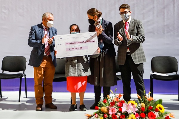 071221 Entrega de premios de artes visuales, literatura y conocimientos ancestrales en Tlaxcala. Foto. SC. EEC (4)