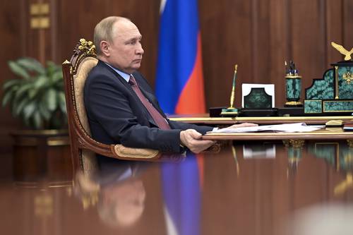 s El presidente ruso, Vladimir Putin, ayer, durante una reunión en el Kremlin.