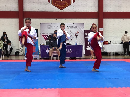 030422_IDET_TAEKWONDO_1