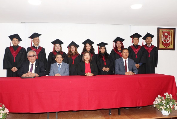 14 Graduó UATx a nuevos especialistas en educación
