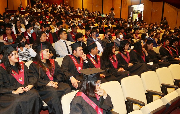 15 Nuevos profesionistas de diversas áreas de las ciencias aplicadas de la UATx