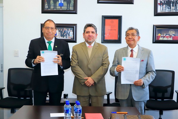 20 Acuerda UATx contrato colectivo de trabajo con STUAT