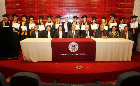 01 Graduó UATx segunda generación de especialistas en enfermería perinatal