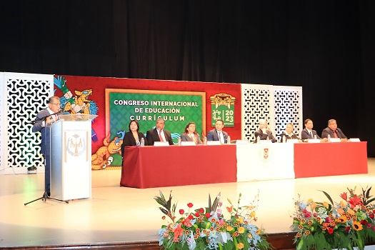 28 C Reflexionan en la UATx sobre el currículum en congreso internacional