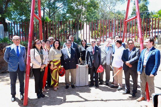 06 A Colocan en la UATx primera piedra de la construcción de la torre de rectoría