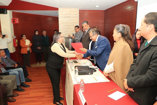 12 Reciben académicos de la UATx apoyos y reconocimientos del PRODEP