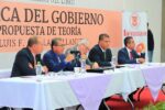 20 B Presentó UATx libro sobre teoría del gobierno