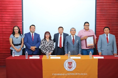 21 Es reacreditada la licenciatura en Antropología de la UATx