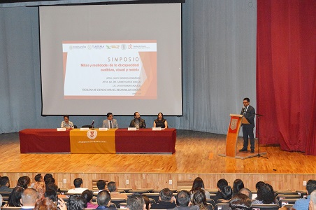 17 Habilita UATx a trabajadores sobre discapacidad auditiva, visual y motriz