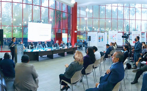 11 A Presentan estudiantes de la UATx carteles de proyectos de investigación