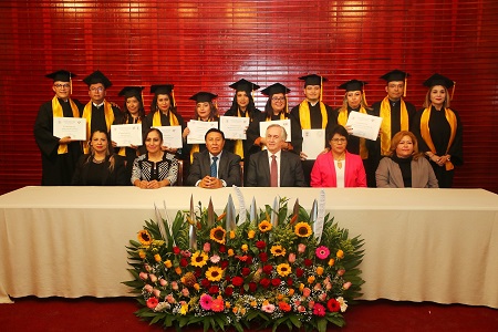 22 Culminaron estudios en la UATx especialistas en salud pública