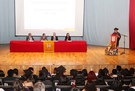 21 A Egresó UATx profesionistas en Química Clínica