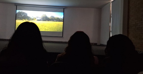 03 Visualizan en la UATx documental “El tren y la península” C