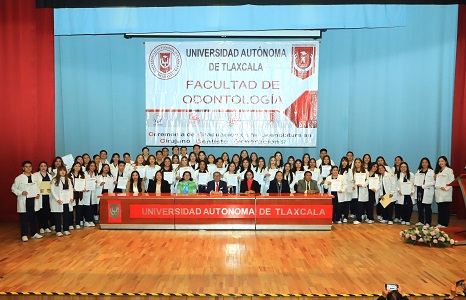 13 Entrega Rector de la UATx constancia de estudios a 113 egresados de Cirujano Dentista C