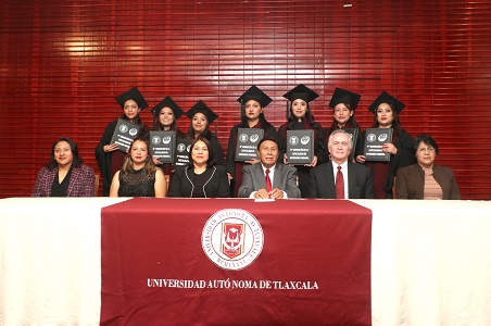 20 Gradúa la UATx a nueva generación de especialistas en Enfermería Perinatal (1)