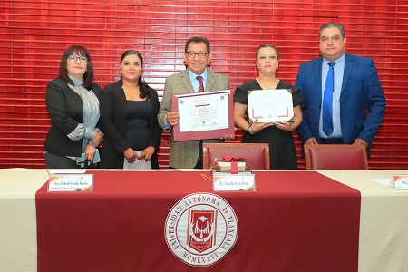 24 Rector de laUATx entrega constancias de reacreditación de Psicología y Trabajo Social