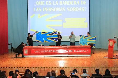 10 La UATx promueve y forma en la diversidad lingüística D
