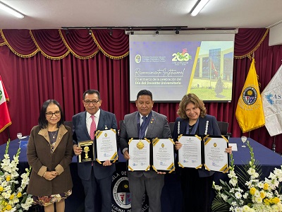12 Reconocen en Perú la visión académica del Rector de la UATx