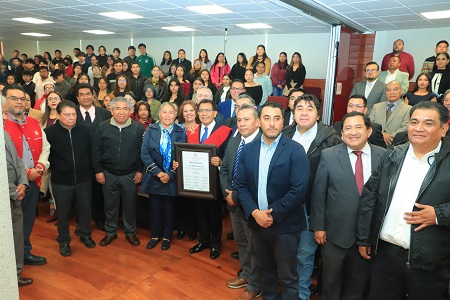 21 Por su liderazgo educativo, directores de Facultad entregan reconocimiento al Rector de la UATx