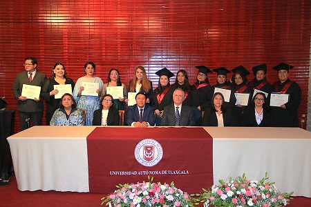 4 Gradúa la UATx a nuevos especialistas en salud pública (1)