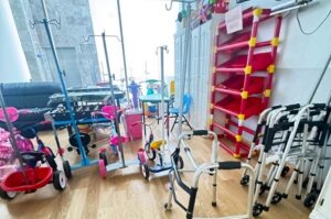 4 Estudiantes de Diseño Automotriz UATx transforman equipos médicos en favor de niños hospitalizados (3)