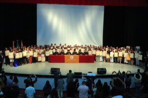 14 Preside Rector de la UATx entrega de 957 títulos de licenciatura y posgrado (3)