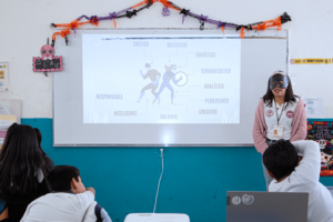 21 Estudiantes de Innovación Educativa UATx promueven el consumo responsable de información en la FLEEX 2025 (2)