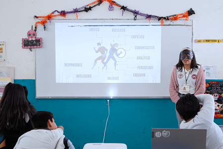 21 Estudiantes de Innovación Educativa UATx promueven el consumo responsable de información en la FLEEX 2025 (2)