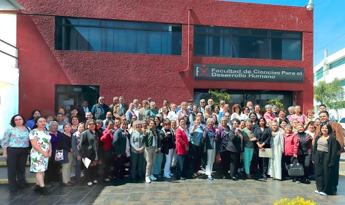 22 Reciben 150 adultos mayores su credencial que los acredita como alumnos de la UATx (3)