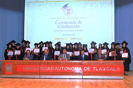 23 La UATx celebra la graduación nuevos profesionistas en Enseñanza de Lenguas (1)