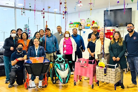 7 Estudiantes de Diseño Automotriz UATx apoyan al Hospital Infantil de Tlaxcala con la entrega de equipos tematizados (1)