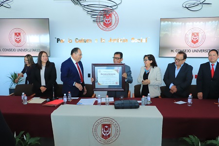 30 H. Consejo Universitario reconoce el liderazgo educativo 1
